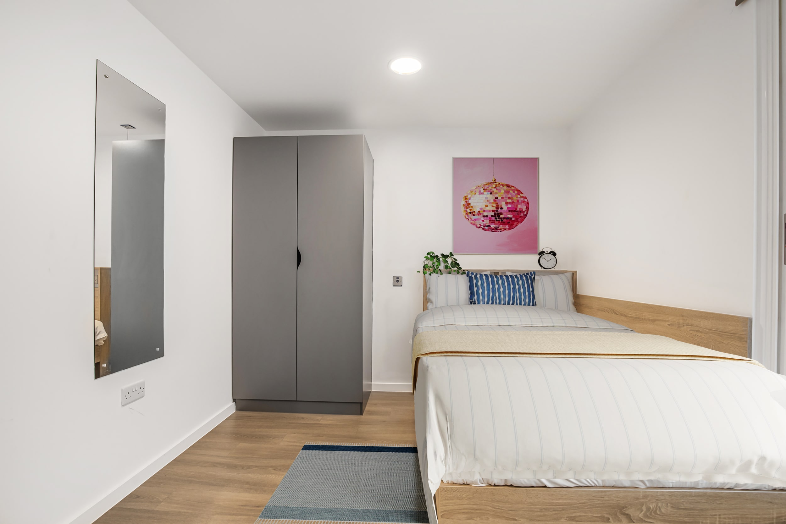 PLATINUM EN SUITE - Canvas Bristol - Gallery - 1