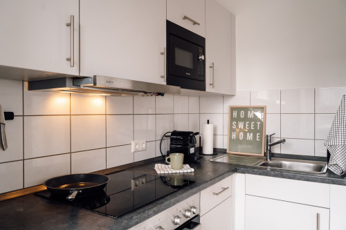 Bright 54 m² 1-bedroom flat with balcony and parking — 5 min to Hauptbahnhof - Gallery - 19