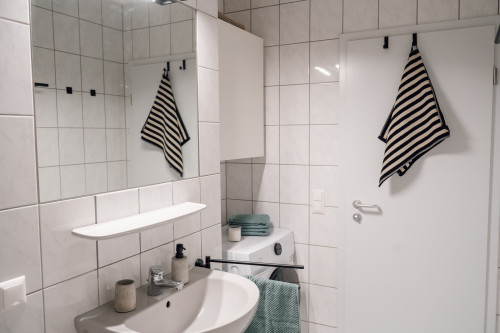 Bright 54 m² 1-bedroom flat with balcony and parking — 5 min to Hauptbahnhof - Gallery - 8