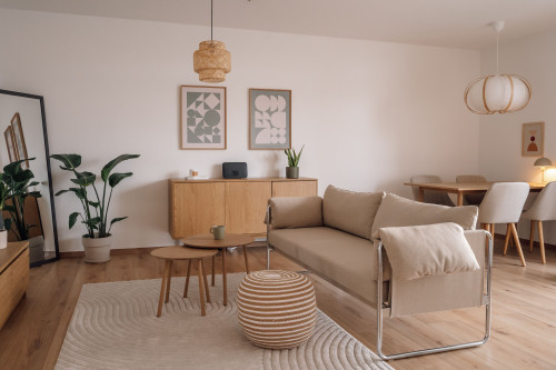 Bright 54 m² 1-bedroom flat with balcony and parking — 5 min to Hauptbahnhof