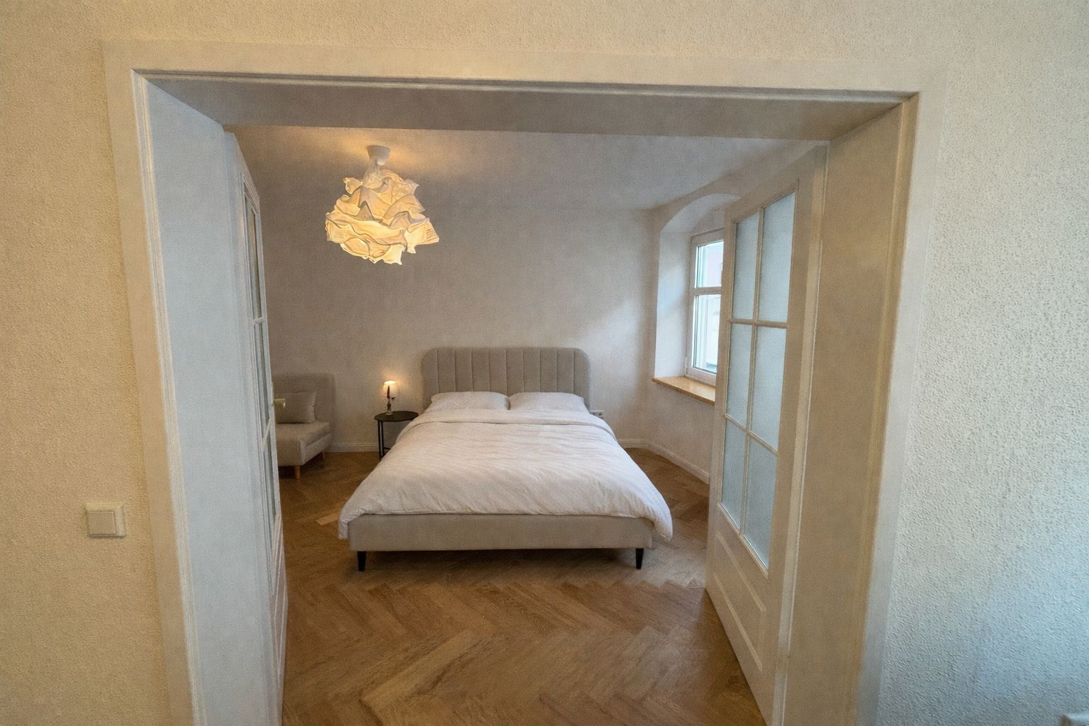 Historic Charm Meets Modern Luxury – Live In The Heart Of The City - 25