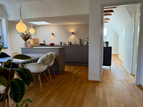 Design maisonette in Düsseldorf Oberkassel – home office with Rhine view