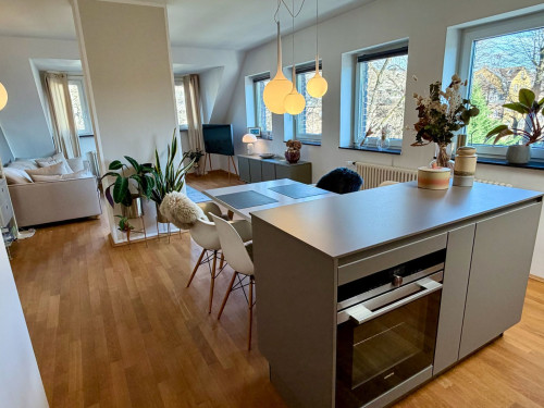 Design maisonette in Düsseldorf Oberkassel – home office with Rhine view