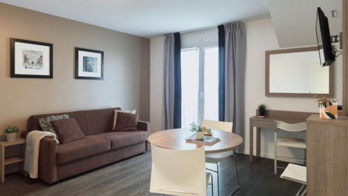 Charming 1-bedroom apartment in Roissy-en-France