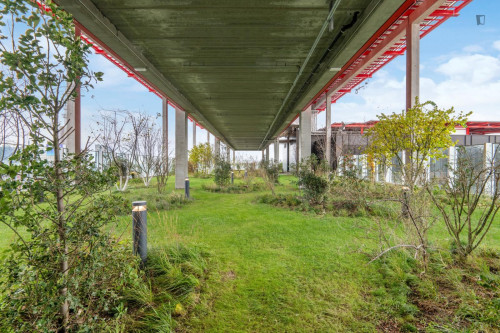 Bright double bedroom in nice shared flat in the close vicinity of Brussels-North train station