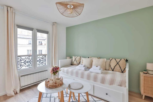Cozy Studio in the Heart of Paris: Central Location and Modern Comfort