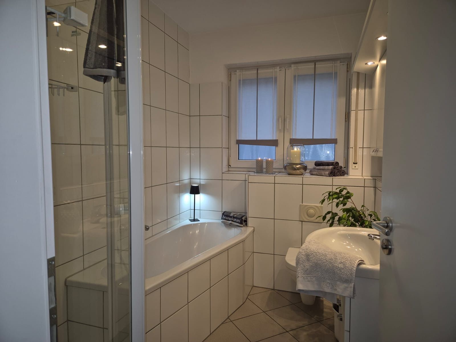  Neat & Wonderful Suite In Hagen  -  Neat & wonderful suite in Hagen  - Gallery -  4