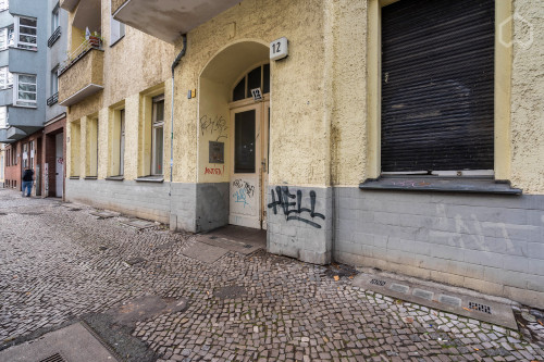 Modern and bright studio apartment in the centre of Neukölln with balcony