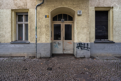 Modern and bright studio apartment in the centre of Neukölln with balcony
