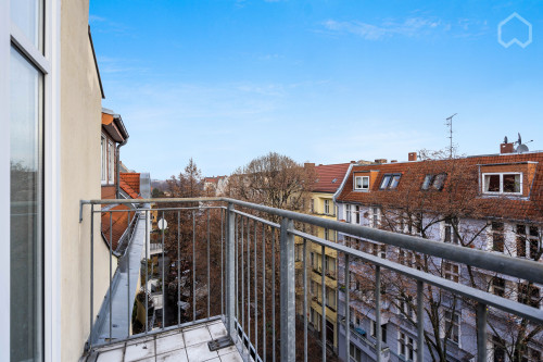 Modern and bright studio apartment in the centre of Neukölln with balcony