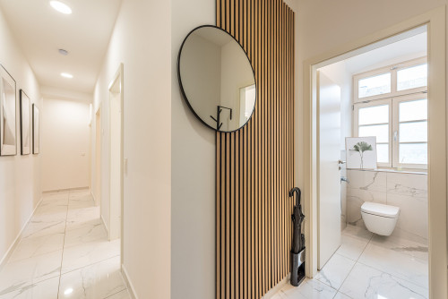 VIVID: Luxury Apartment|central|modern|bathtub|2 park lots|ground floor