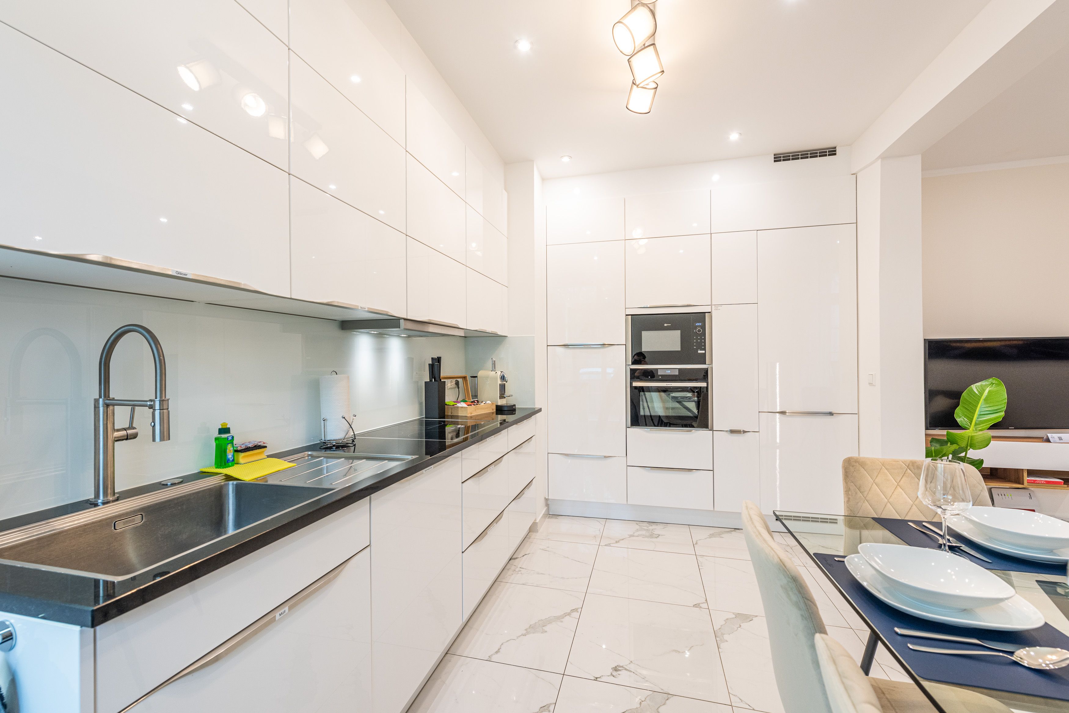  VIVID: Luxury Apartment|Central|Modern|Bathtub|2 Park Lots|Ground Floor  -  VIVID: Luxury Apartment|central|modern|bathtub|2 park lots|ground floor  - Gallery -  20