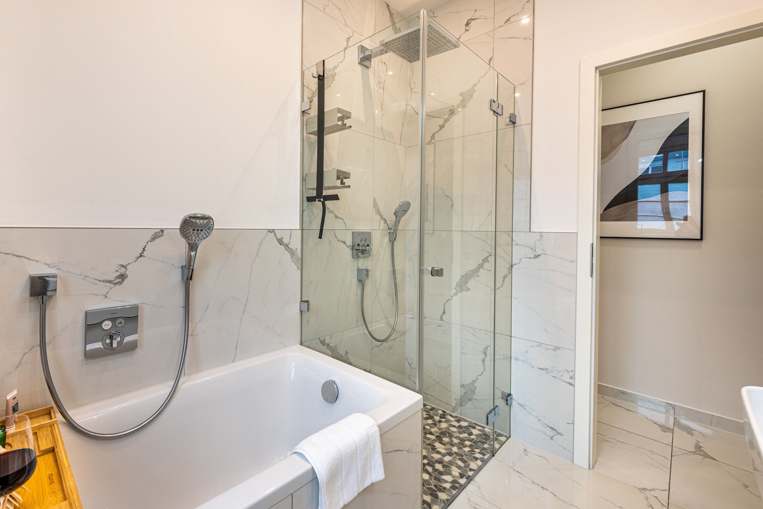  VIVID: Luxury Apartment|Central|Modern|Bathtub|2 Park Lots|Ground Floor  -  VIVID: Luxury Apartment|central|modern|bathtub|2 park lots|ground floor  - Gallery -  6