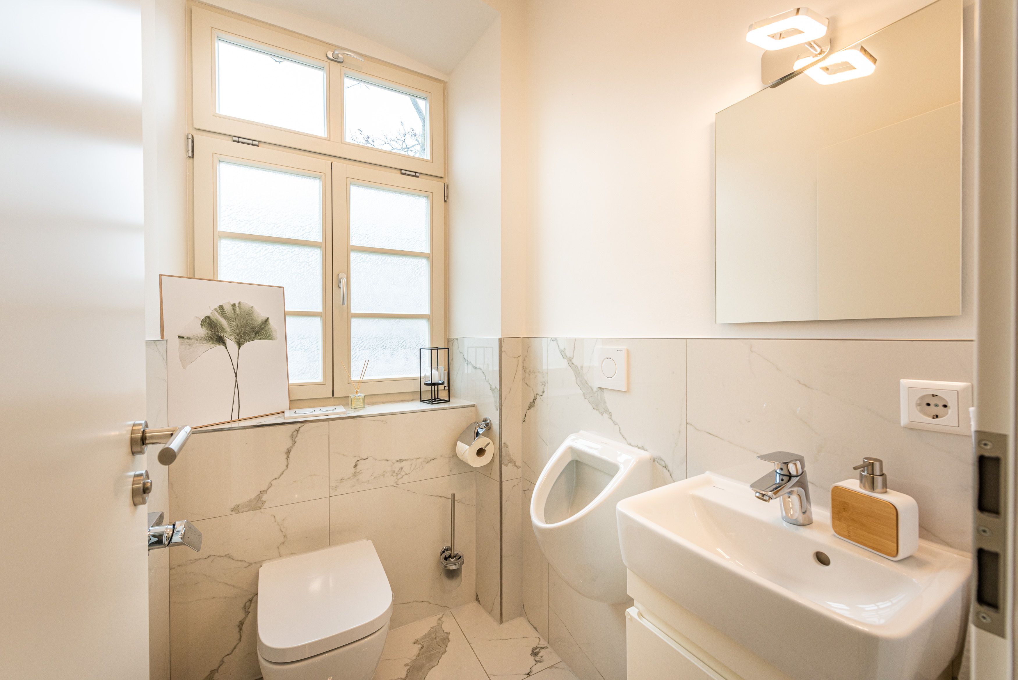  VIVID: Luxury Apartment|Central|Modern|Bathtub|2 Park Lots|Ground Floor  -  VIVID: Luxury Apartment|central|modern|bathtub|2 park lots|ground floor  - Gallery -  4