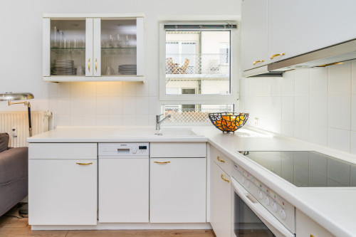 Fashionable 2 room apartment with view into the garden