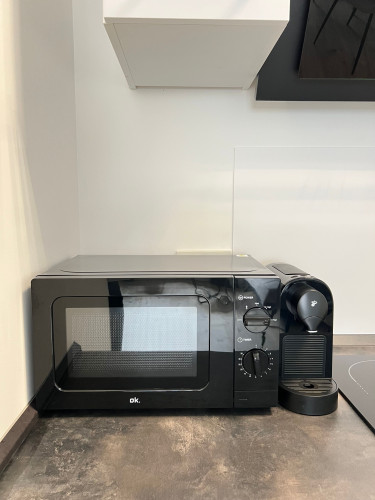 Premium Furnished City Center Apartment in Mannheim T6 – 53 sqm, Newly Renovated, Home Office & Free WiFi for up to 3 people