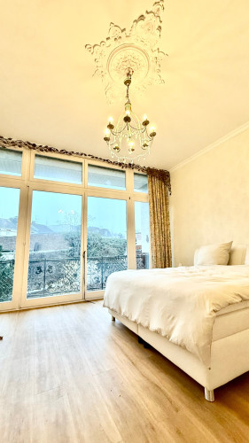 Exclusive 100m" apartment with antique furnishings in Bonn's historic old town