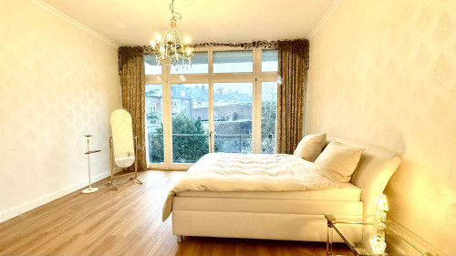Exclusive 100m" apartment with antique furnishings in Bonn's historic old town