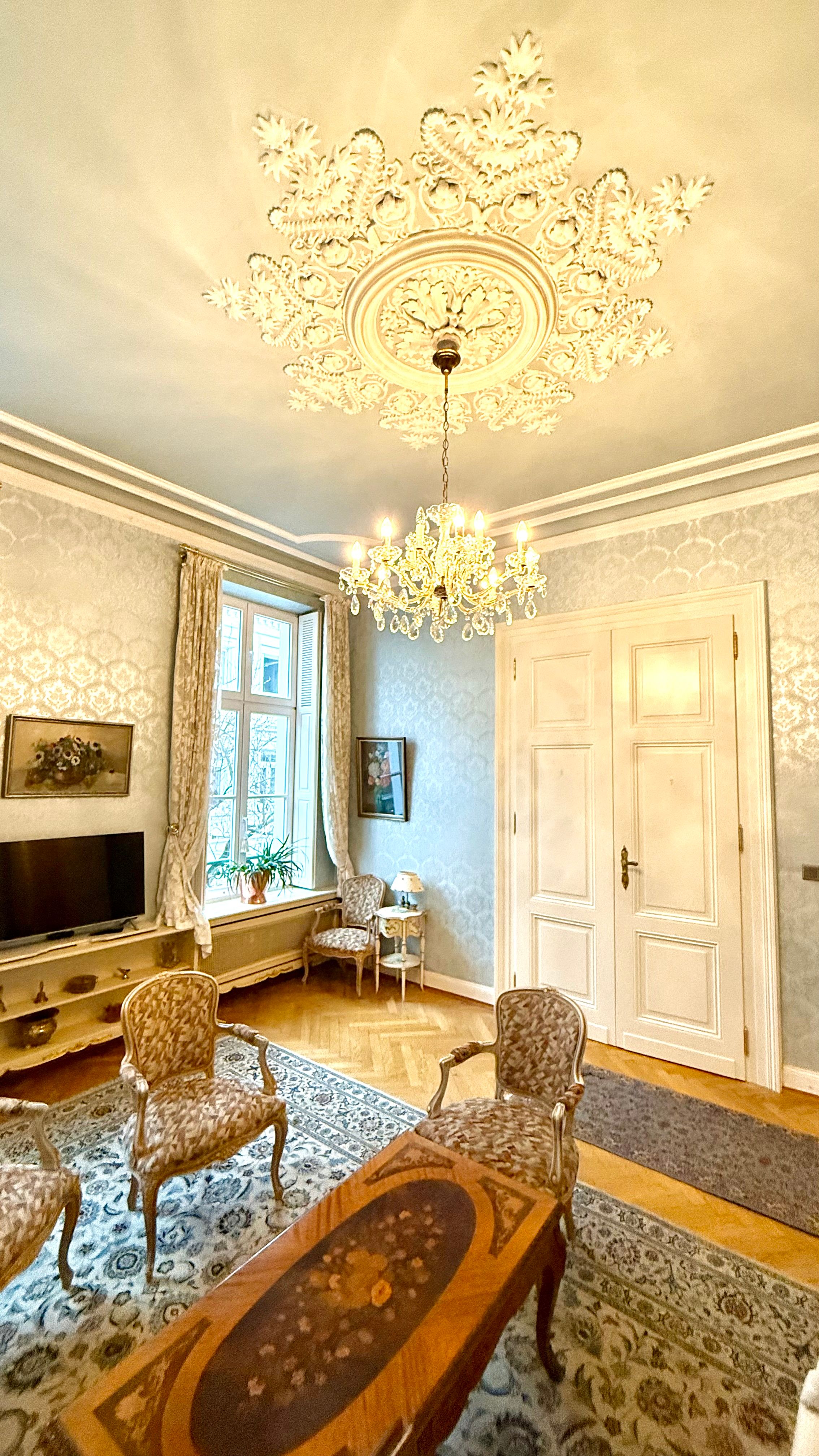 Exclusive 100m" Apartment With Antique Furnishings In Bonn's Historic Old Town - 9