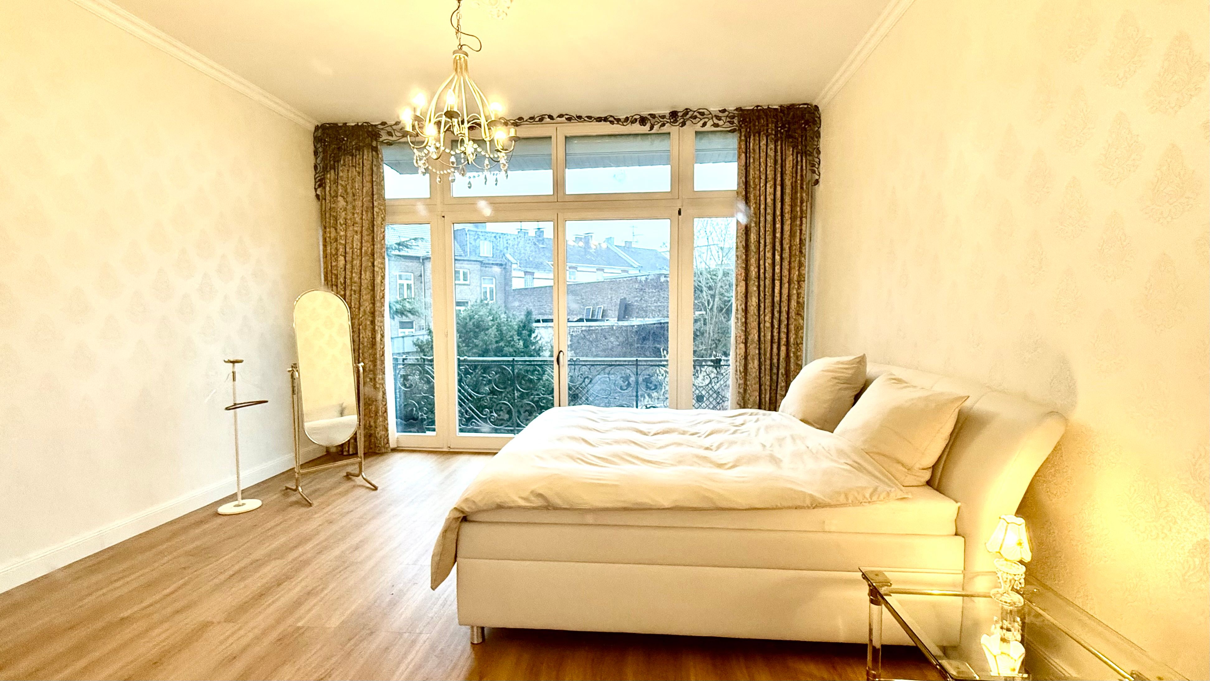 Exclusive 100m" Apartment With Antique Furnishings In Bonn's Historic Old Town - 16