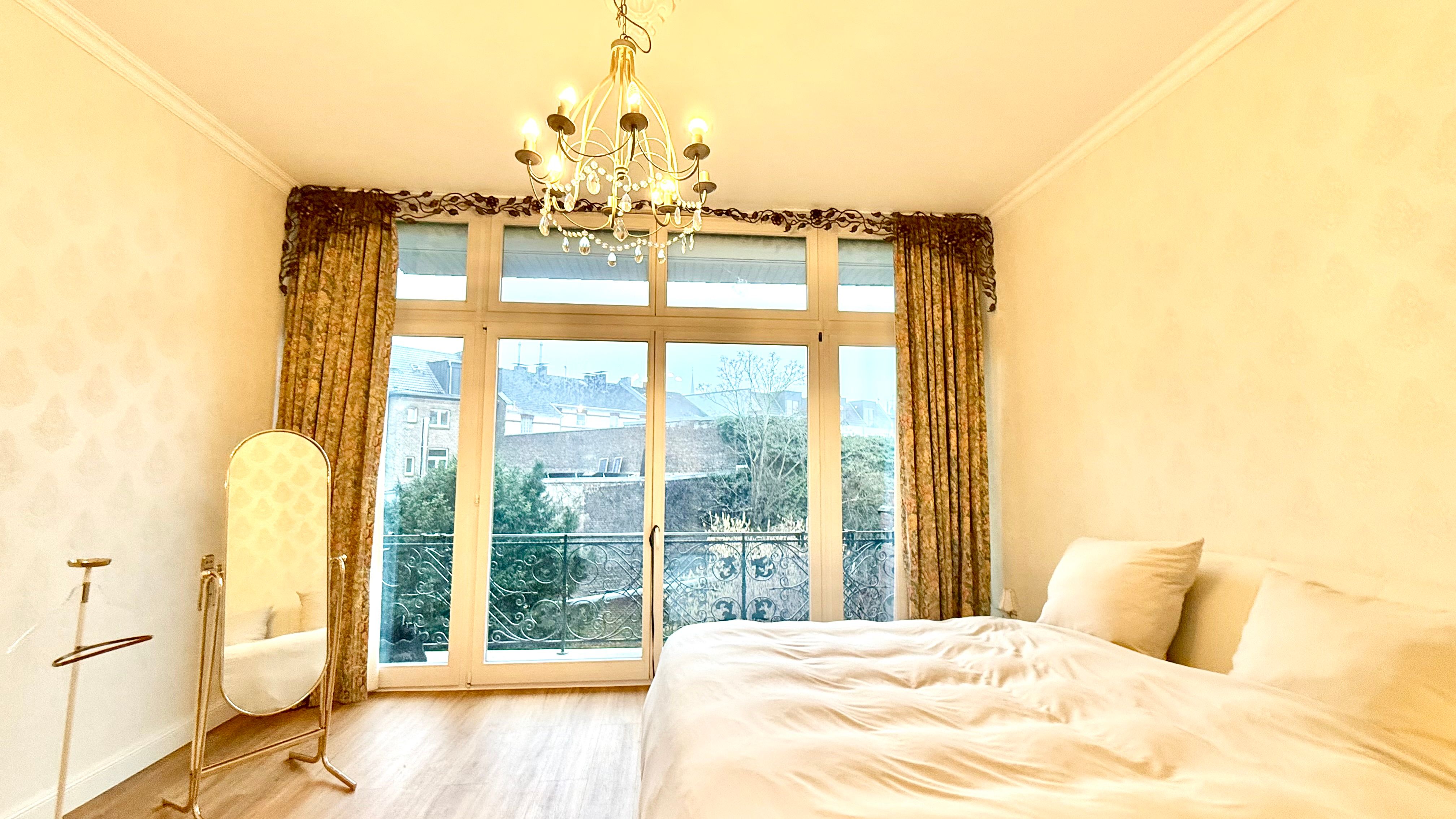 Exclusive 100m" Apartment With Antique Furnishings In Bonn's Historic Old Town - 14