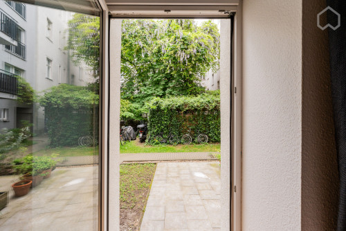 Charming cozy 2 room apartment close to the subway