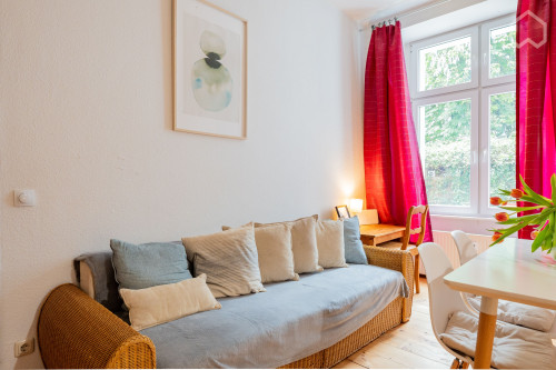 Charming cozy 2 room apartment close to the subway