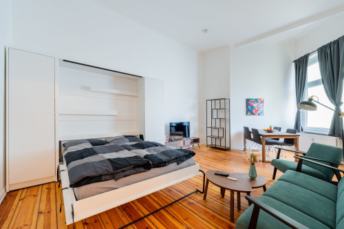 Beautiful old building apartment in the heart of Kreuzberg