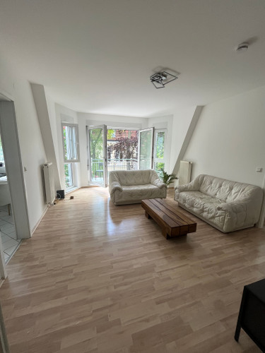 Bright Top-Floor Apartment with Large Terrace