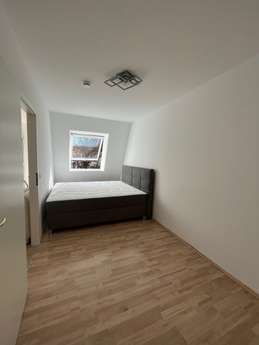 Bright Top-Floor Apartment with Large Terrace