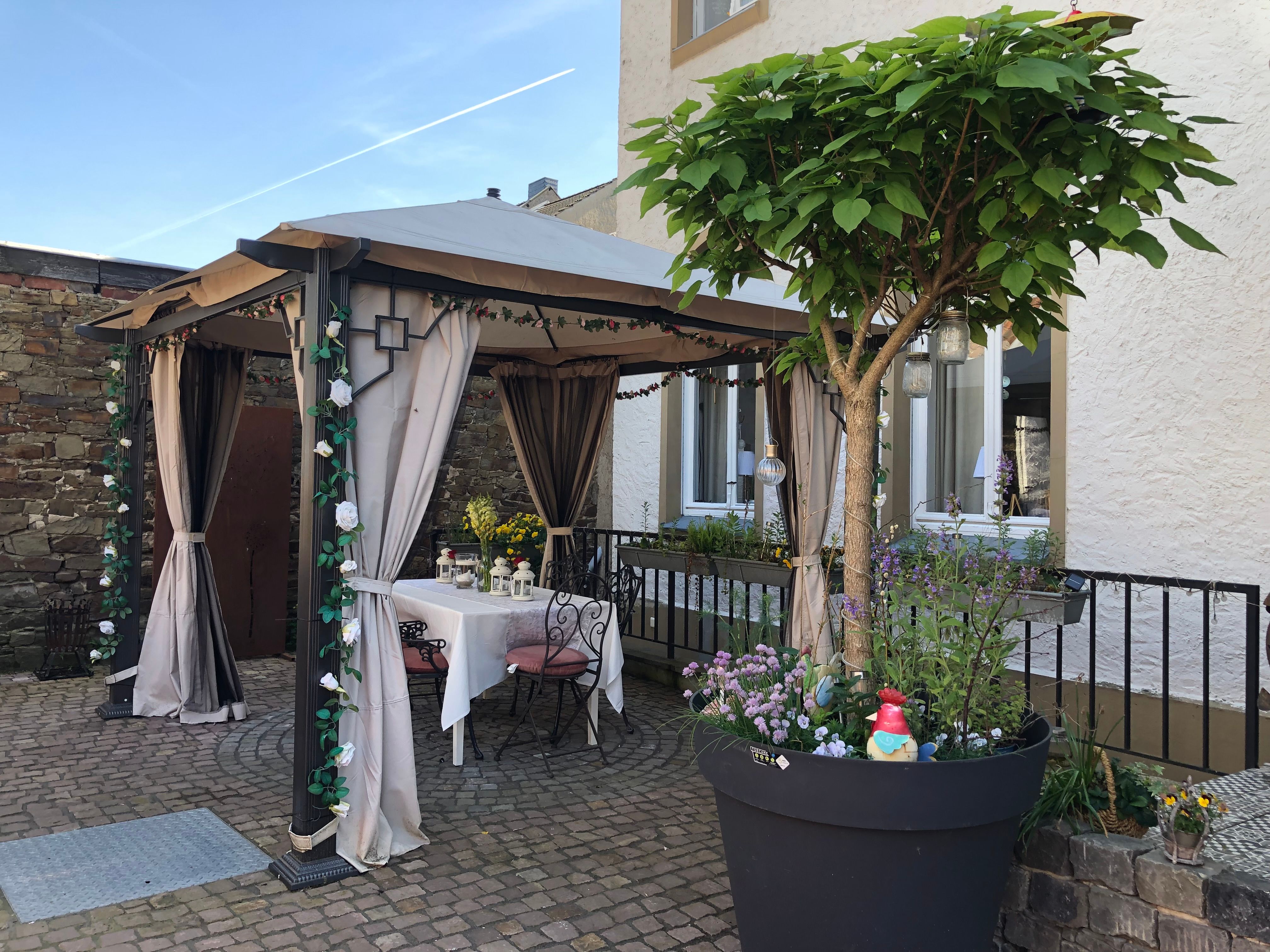  Stylish Living In A Historic Building – Centrally Located In Bad Honnef, Apart. Drachenblick  -  Stylish living in a historic building – centrally located in Bad Honnef, Apart. Drachenblick  - Gallery -  5