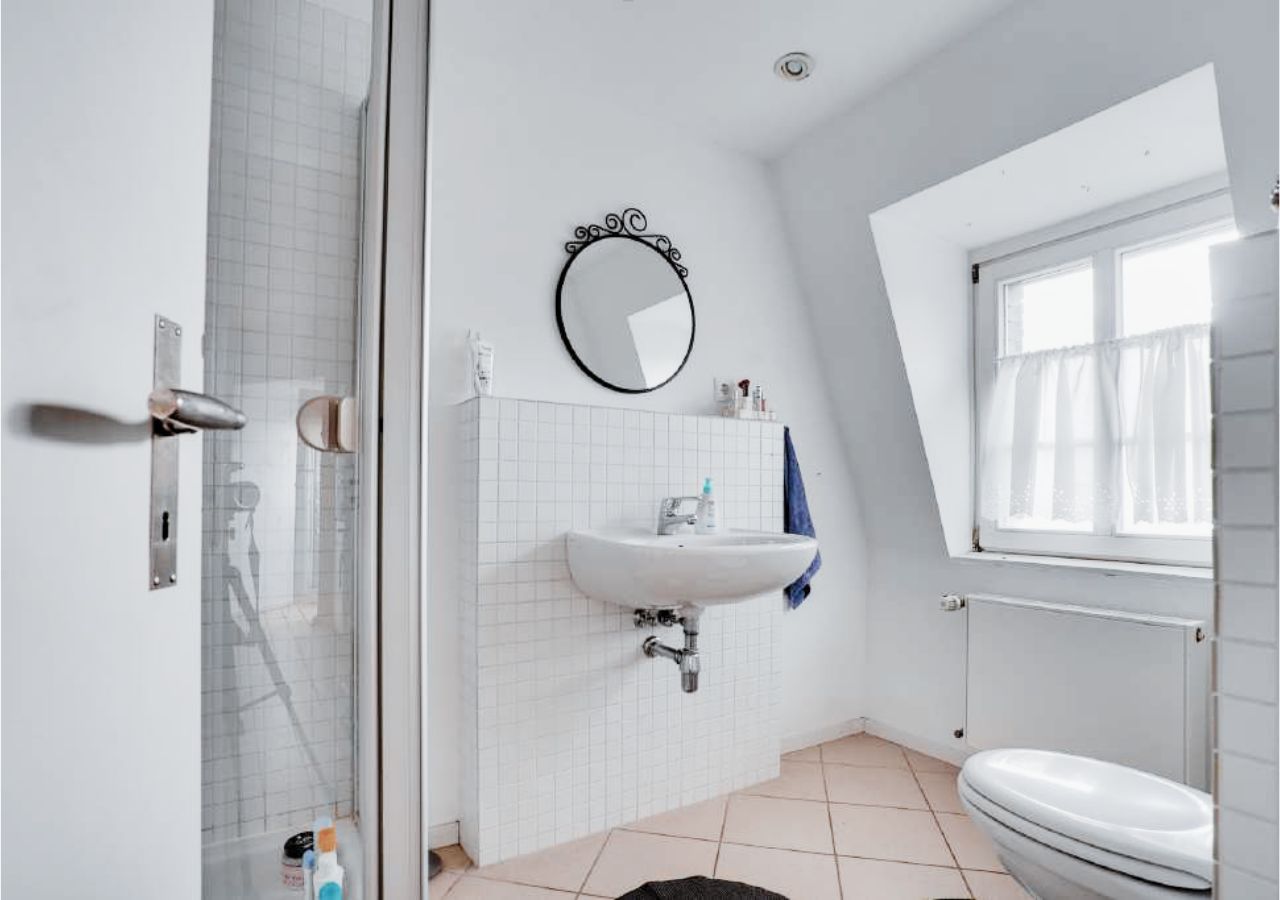 Stylish Living In A Historic Building – Centrally Located In Bad Honnef, Apart. Drachenblick  -  Stylish living in a historic building – centrally located in Bad Honnef, Apart. Drachenblick  - Gallery -  9