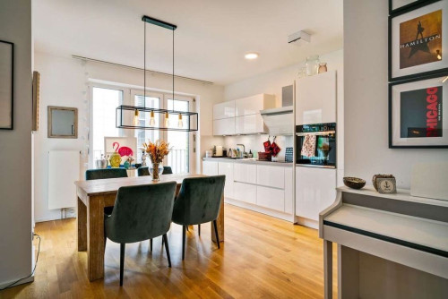 Modern Living with Private Office & Superb Connectivity - Gallery - 9