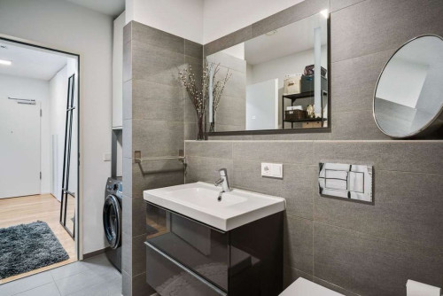 Modern Living with Private Office & Superb Connectivity - Gallery - 12