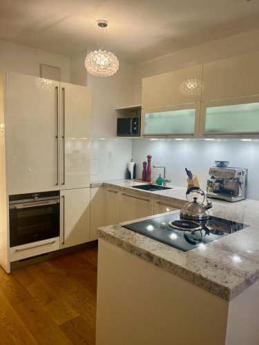 Furnished luxury apartment in Düsseldorf city center in a quiet courtyard-facing location