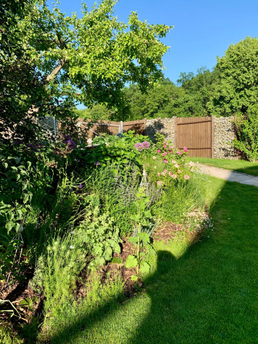 High-quality furnished single-family home with garden & hot tub in Landshut