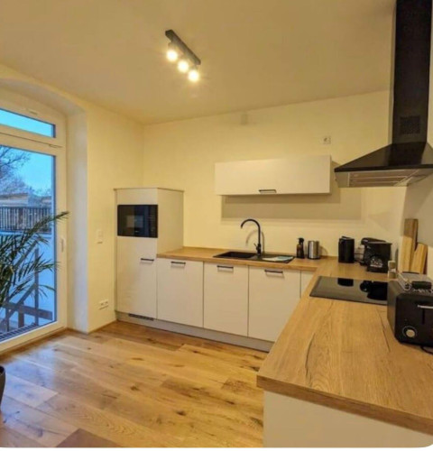 Bright 2‑Bedroom Ground‑Floor Apartment with Terrace near Zeisigwald