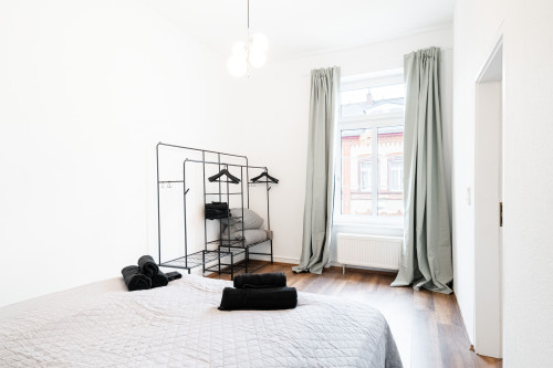Stylishly furnished 3-room apartment (90 m²) with 2 bedrooms – fully equipped & move-in ready - Gallery - 10