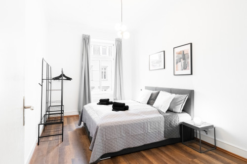 Stylishly furnished 3-room apartment (90 m²) with 2 bedrooms – fully equipped & move-in ready - Gallery - 7