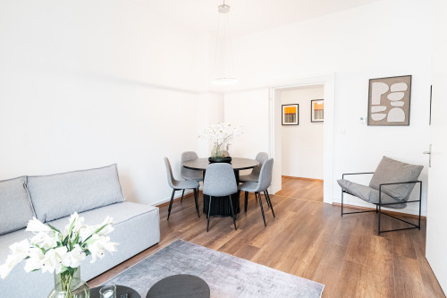 Stylishly furnished 3-room apartment (90 m²) with 2 bedrooms – fully equipped & move-in ready