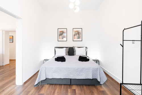 Stylishly furnished 3-room apartment (90 m²) with 2 bedrooms – fully equipped & move-in ready - Gallery - 8