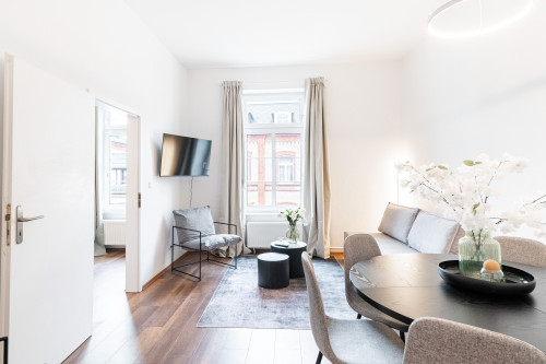 Stylishly furnished 3-room apartment (90 m²) with 2 bedrooms – fully equipped & move-in ready
