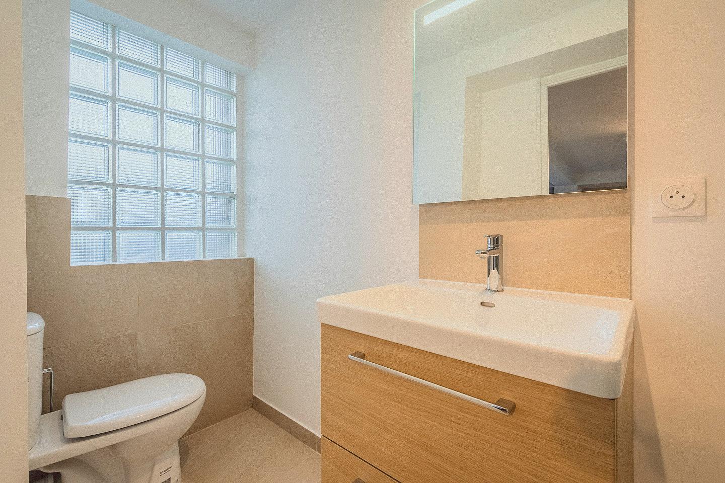  Room 1 - César - Ground Floor  -  Charming Coliving House in Alfortville with Cozy Living Spaces & Green Courtyard  - Gallery -  13