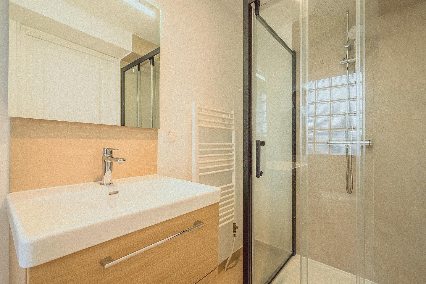  Room 1 - César - Ground Floor  -  Charming Coliving House in Alfortville with Cozy Living Spaces & Green Courtyard  - Gallery -  6