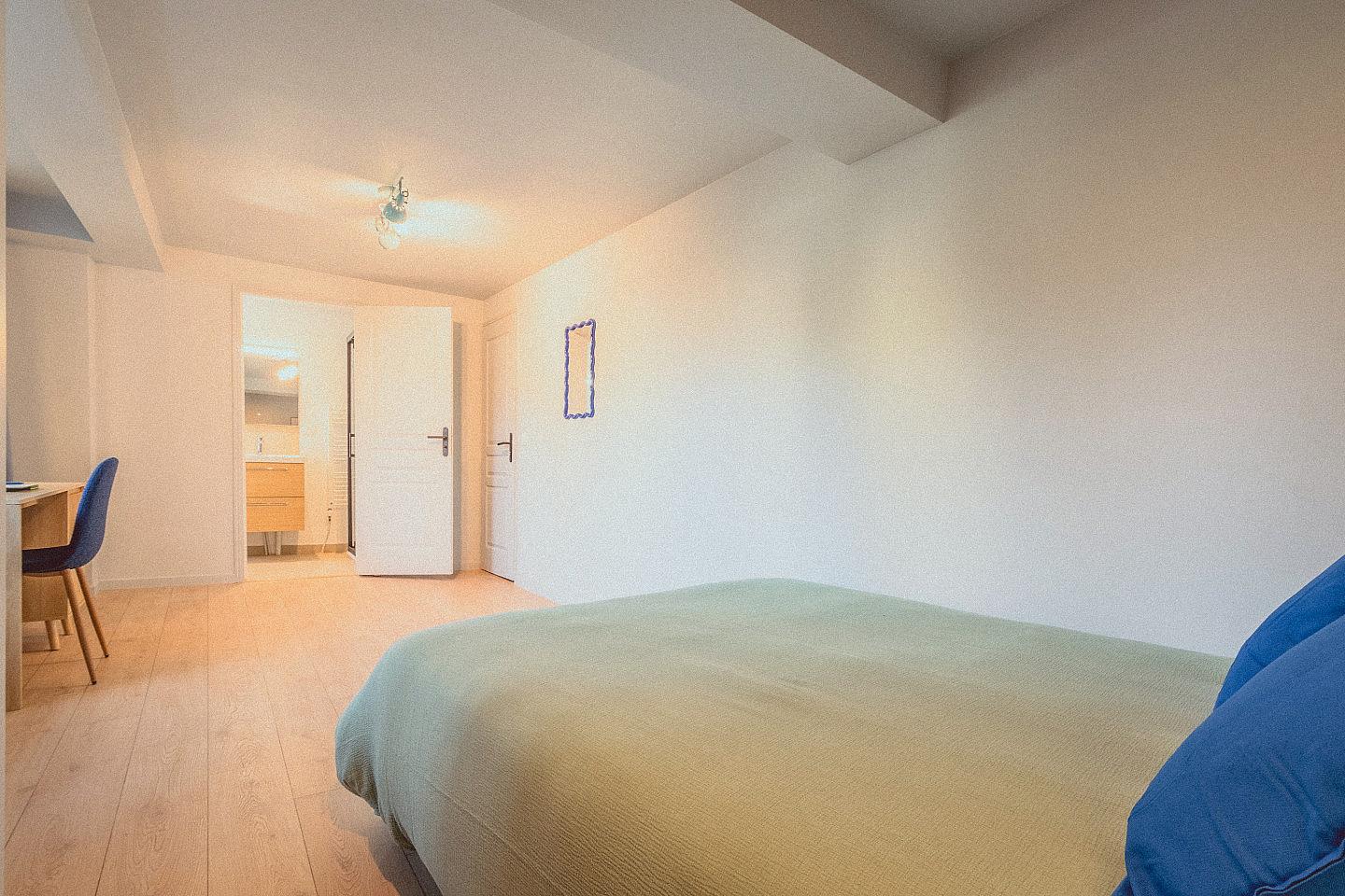 Room 2 - Livie - Ground Floor - Charming Coliving House in Alfortville with Cozy Living Spaces & Green Courtyard - Gallery - 11