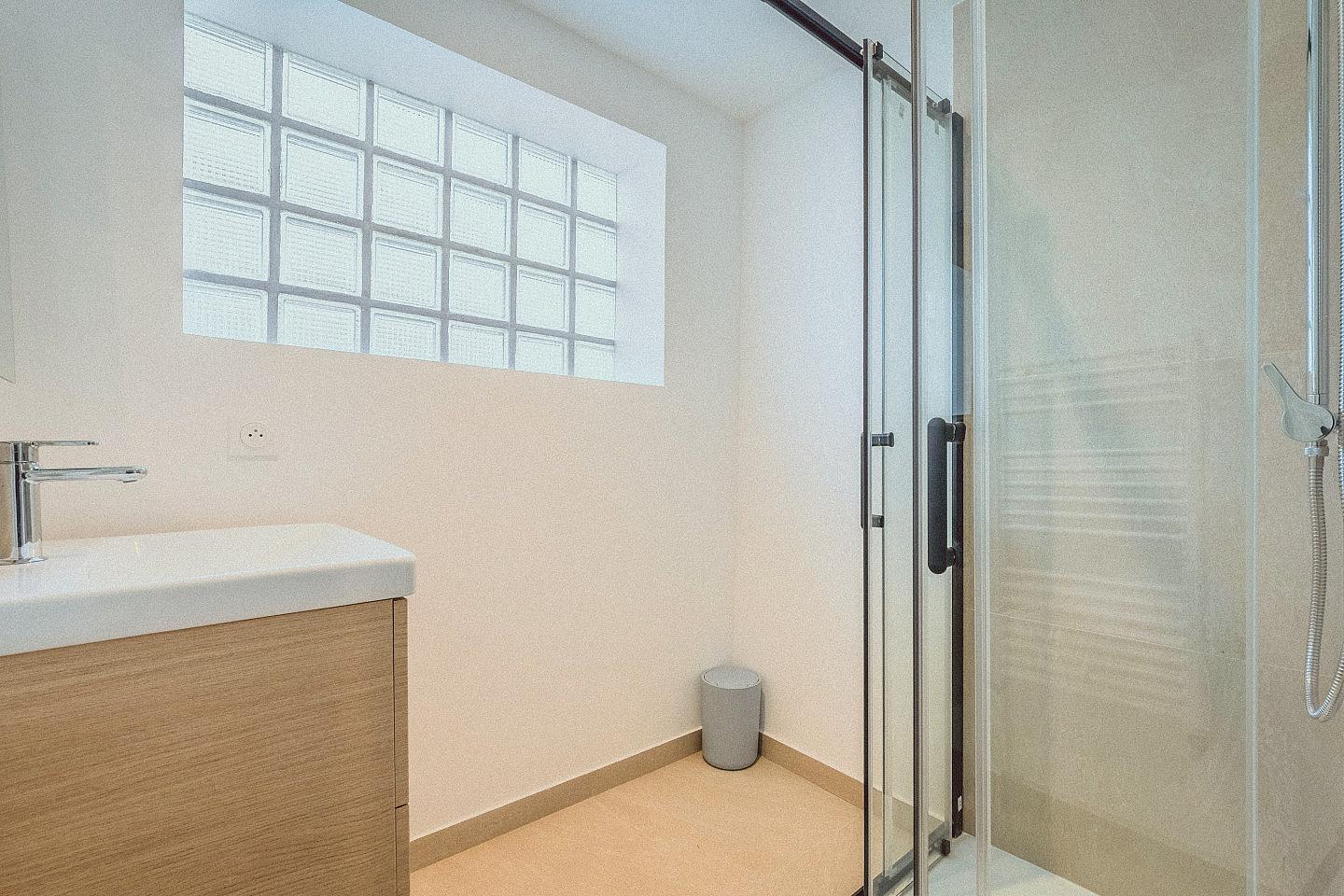  Room 2 - Livie  - Ground Floor  -  Charming Coliving House in Alfortville with Cozy Living Spaces & Green Courtyard  - Gallery -  15