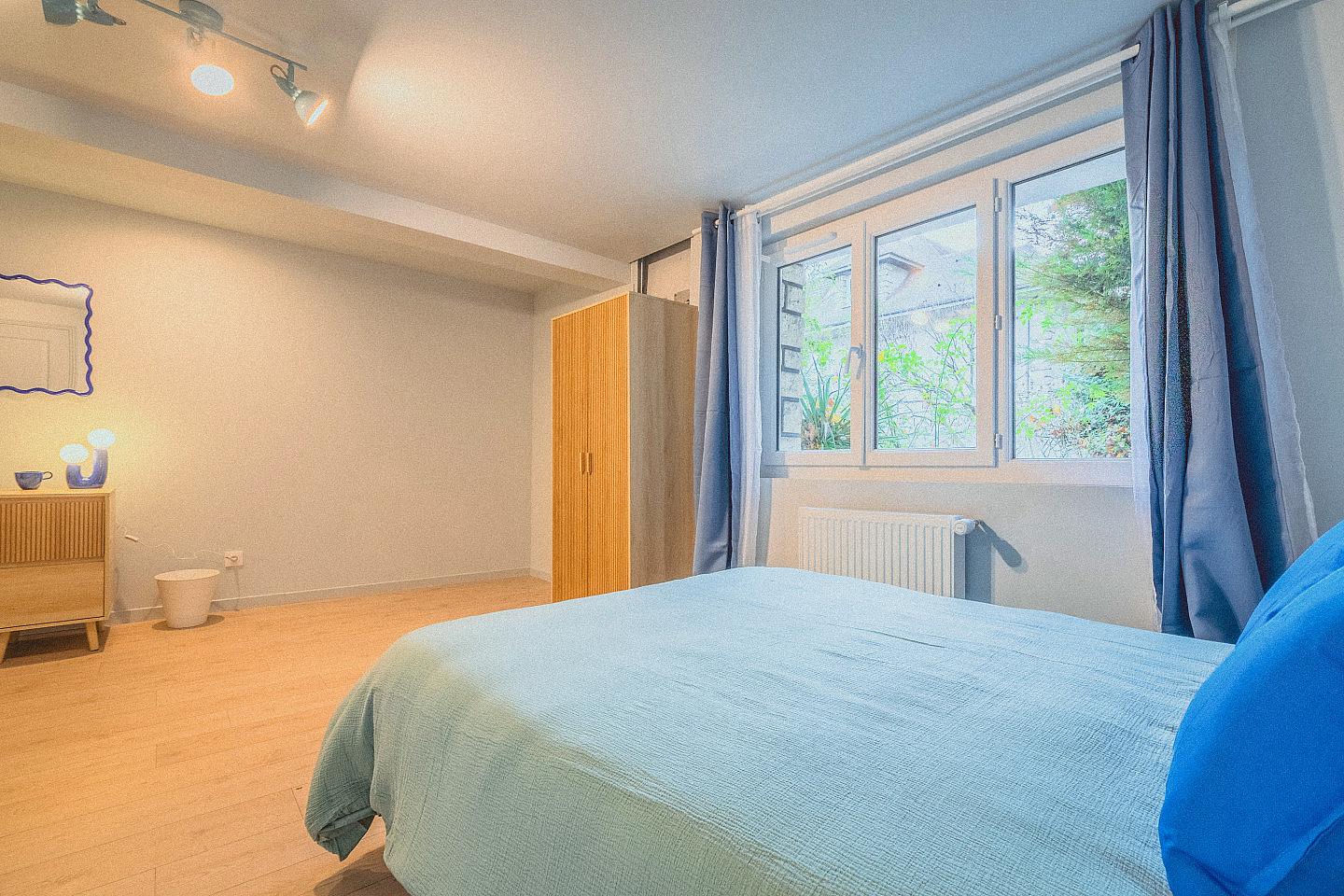 Room 3 - Néron - Ground Floor - Charming Coliving House in Alfortville with Cozy Living Spaces & Green Courtyard - Gallery - 4
