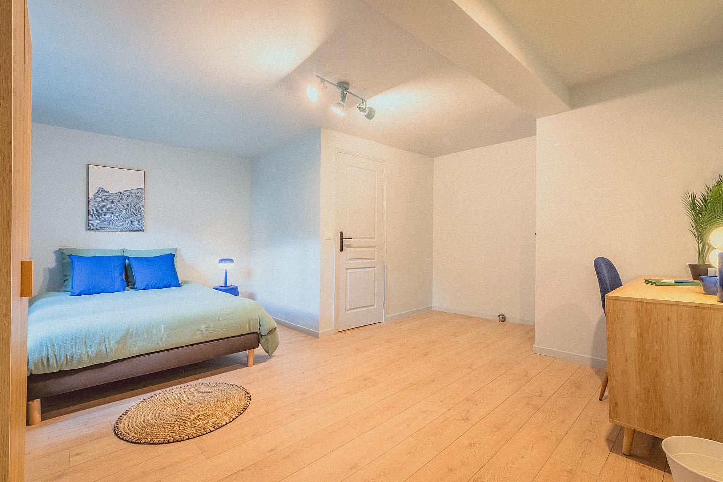 Room 3 - Néron - Ground Floor - Charming Coliving House in Alfortville with Cozy Living Spaces & Green Courtyard - Gallery - 11