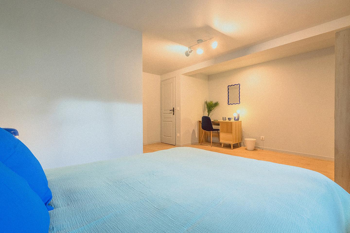 Room 3 - Néron - Ground Floor - Charming Coliving House in Alfortville with Cozy Living Spaces & Green Courtyard - Gallery - 5