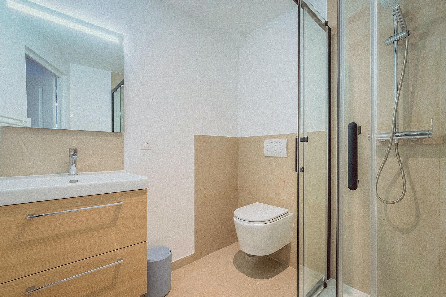  Room 4 - Auguste - Ground Floor  -  Charming Coliving House in Alfortville with Cozy Living Spaces & Green Courtyard  - Gallery -  14